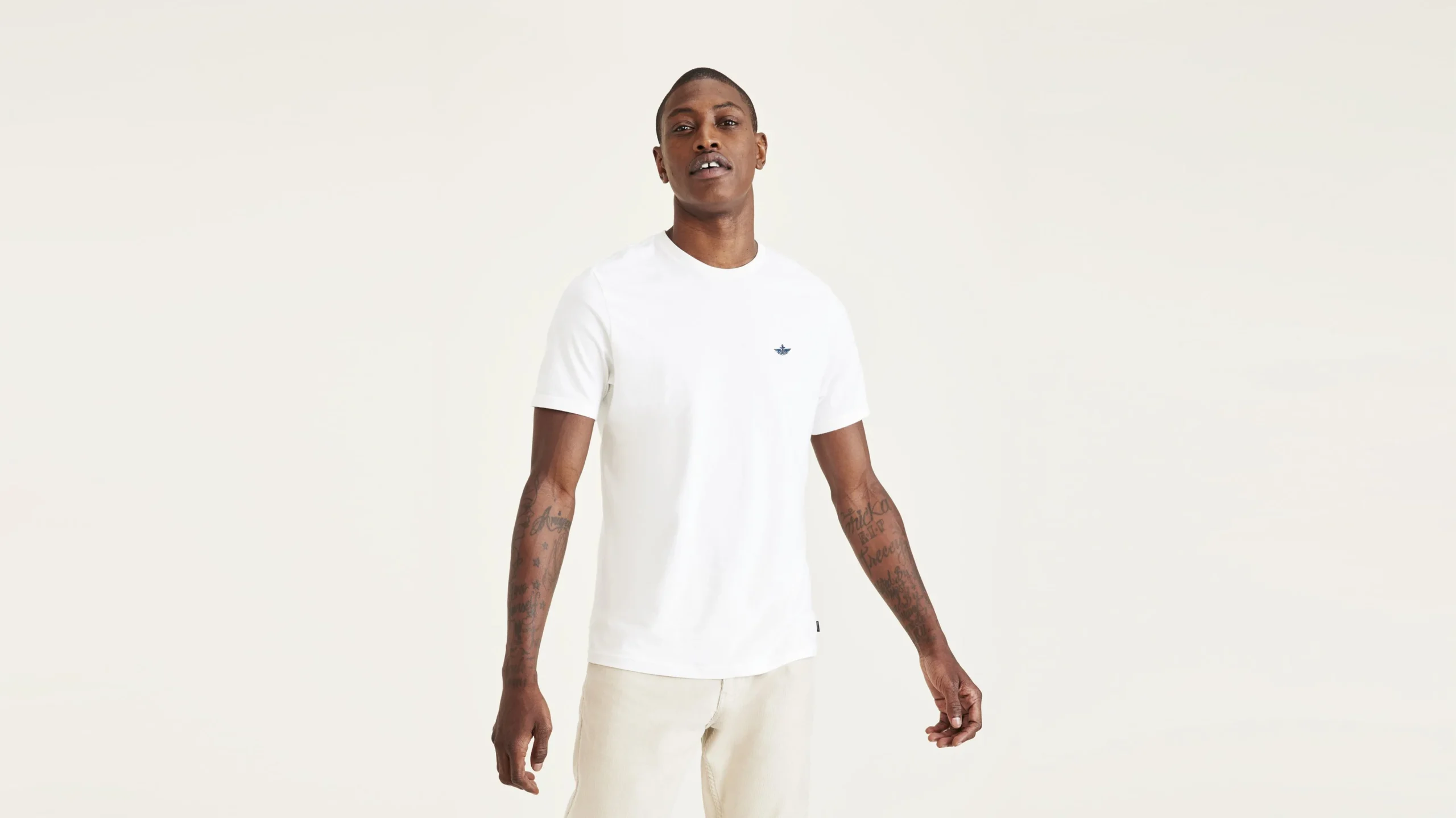 2450-crewneck-tee-slim-fit-1.webp Crewneck Tee, Slim Fit