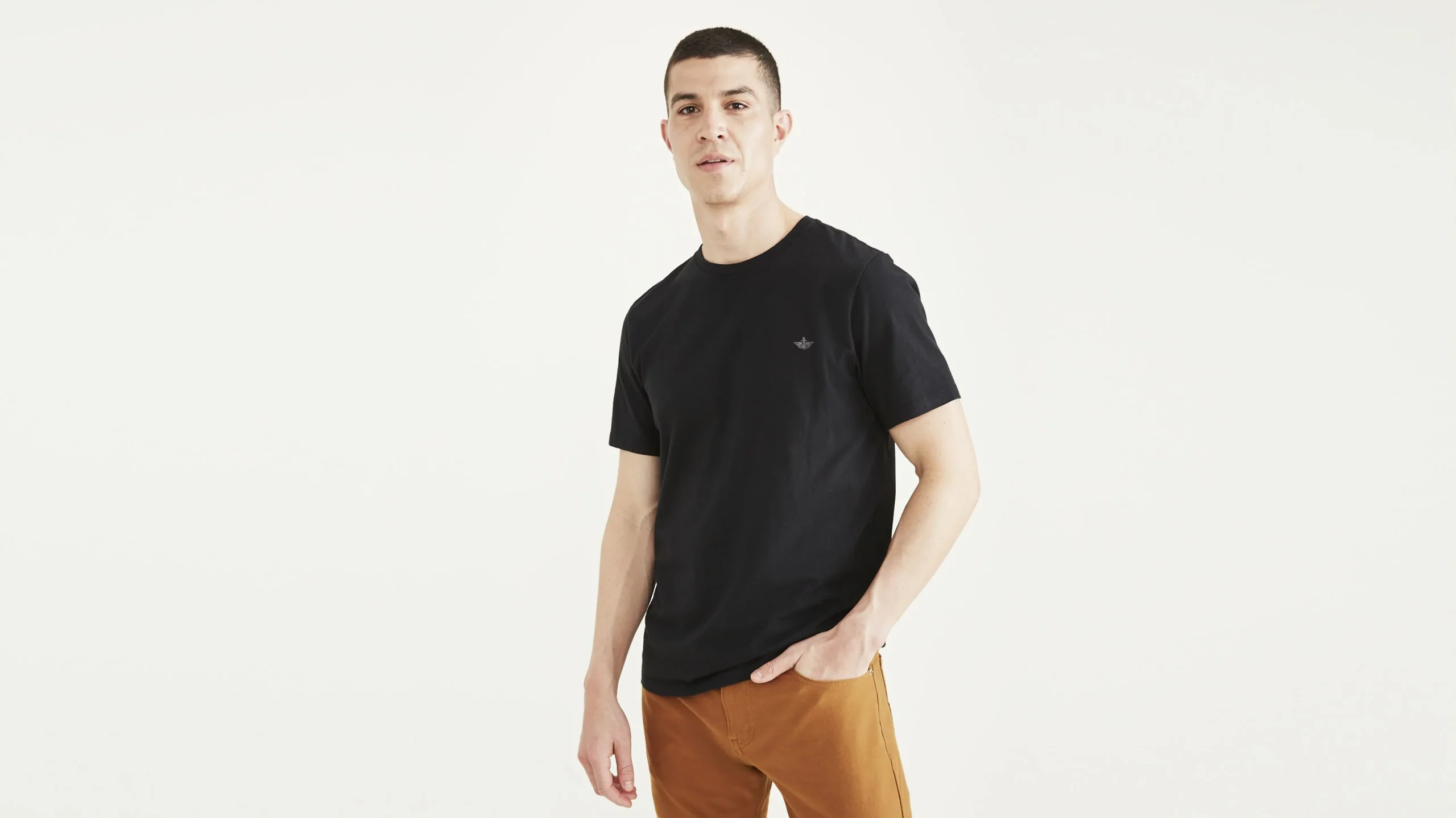 2456-crewneck-tee-slim-fit-1.webp Crewneck Tee, Slim Fit