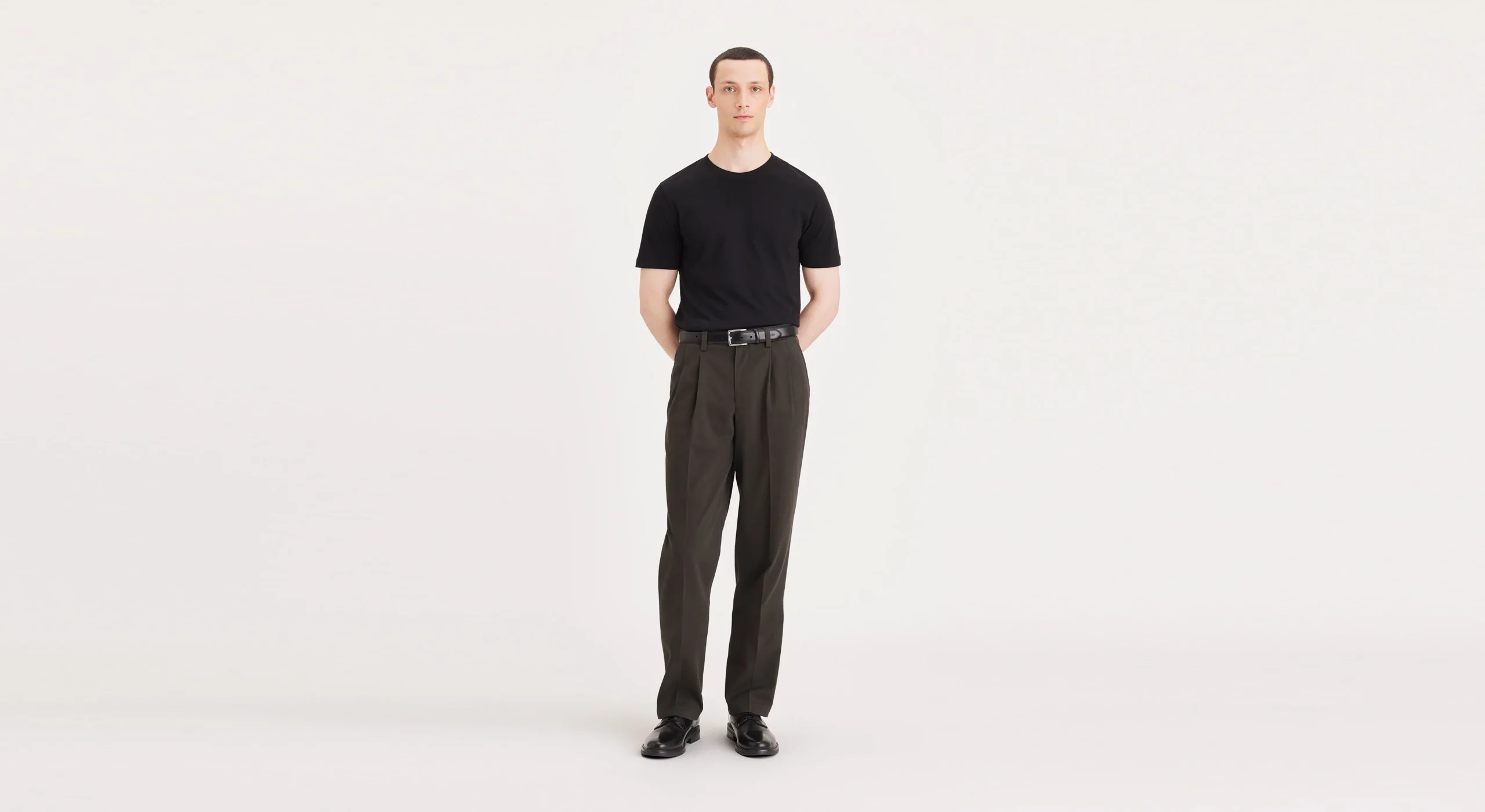 2483-easy-khakis-pleated-classic-fit-1.webp Easy Khakis, Pleated, Classic Fit