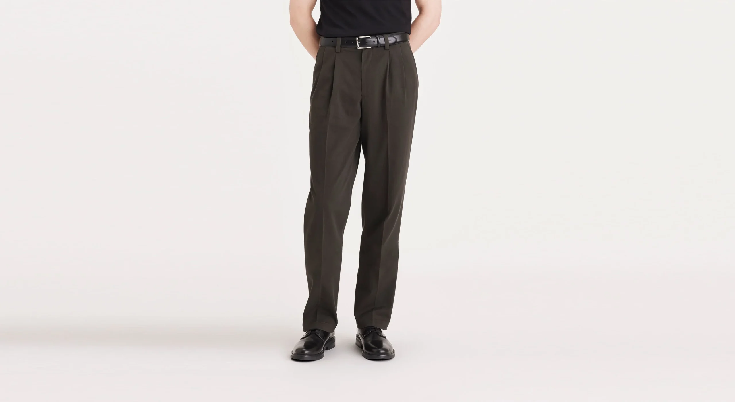Easy Khakis, Pleated, Classic Fit