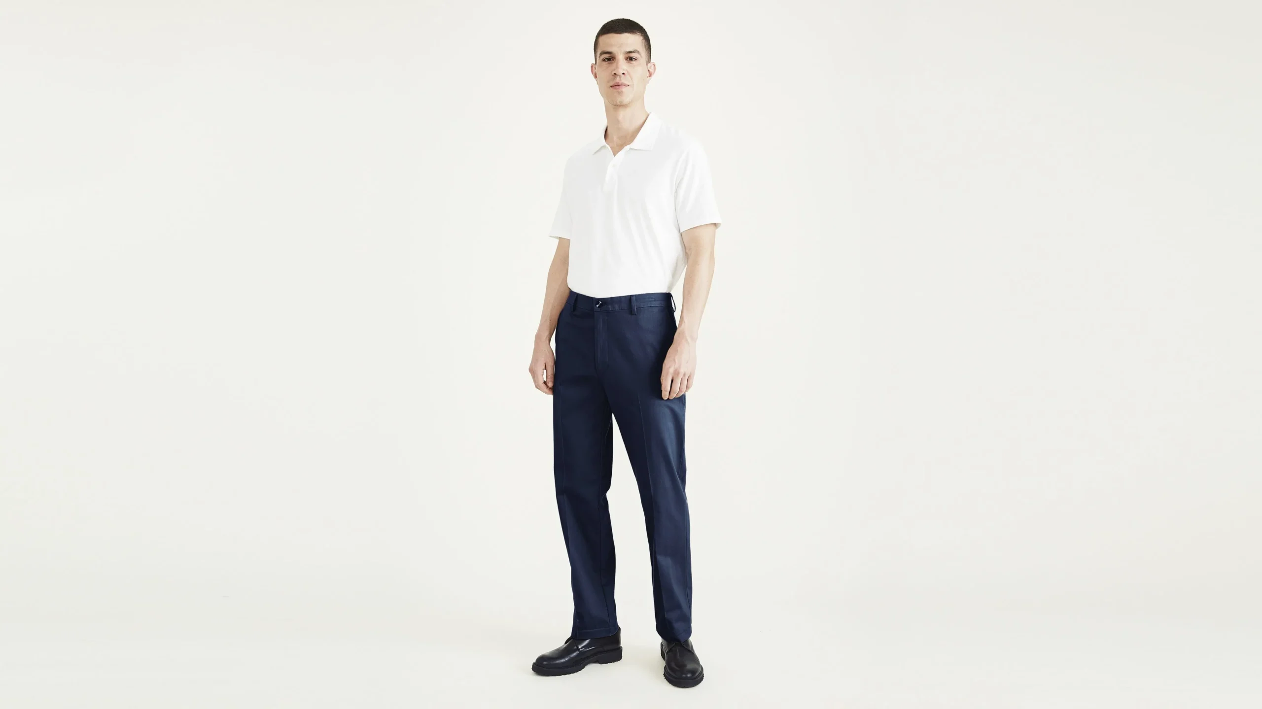 4239-signature-iron-free-khakis-classic-fit-with-stain-defender--1.webp Signature Iron Free Khakis, Classic Fit with Stain Defender®