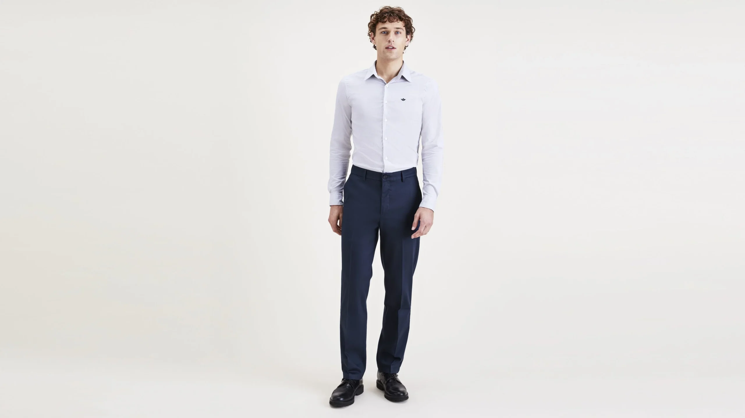 4599-signature-iron-free-khakis-straight-fit-with-stain-defender--1.webp Signature Iron Free Khakis, Straight Fit with Stain Defender®