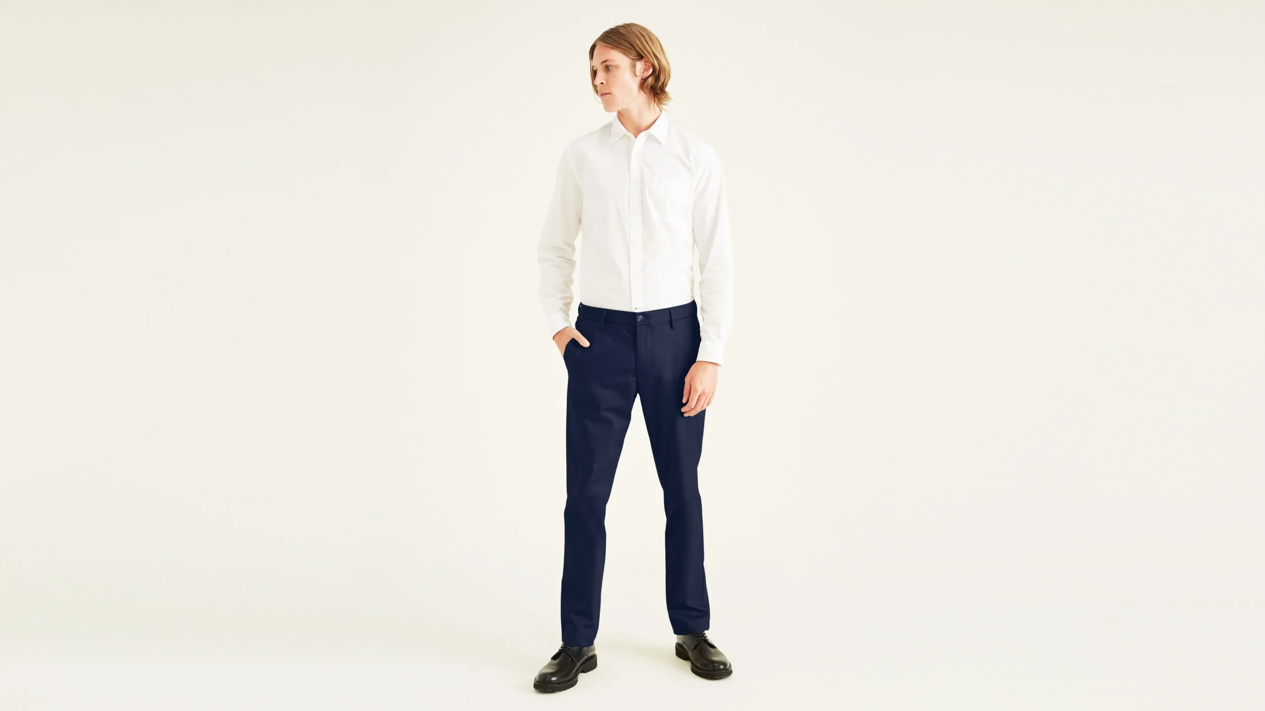 5051-signature-iron-free-khakis-slim-fit-with-stain-defender--1.webp Signature Iron Free Khakis, Slim Fit with Stain Defender®