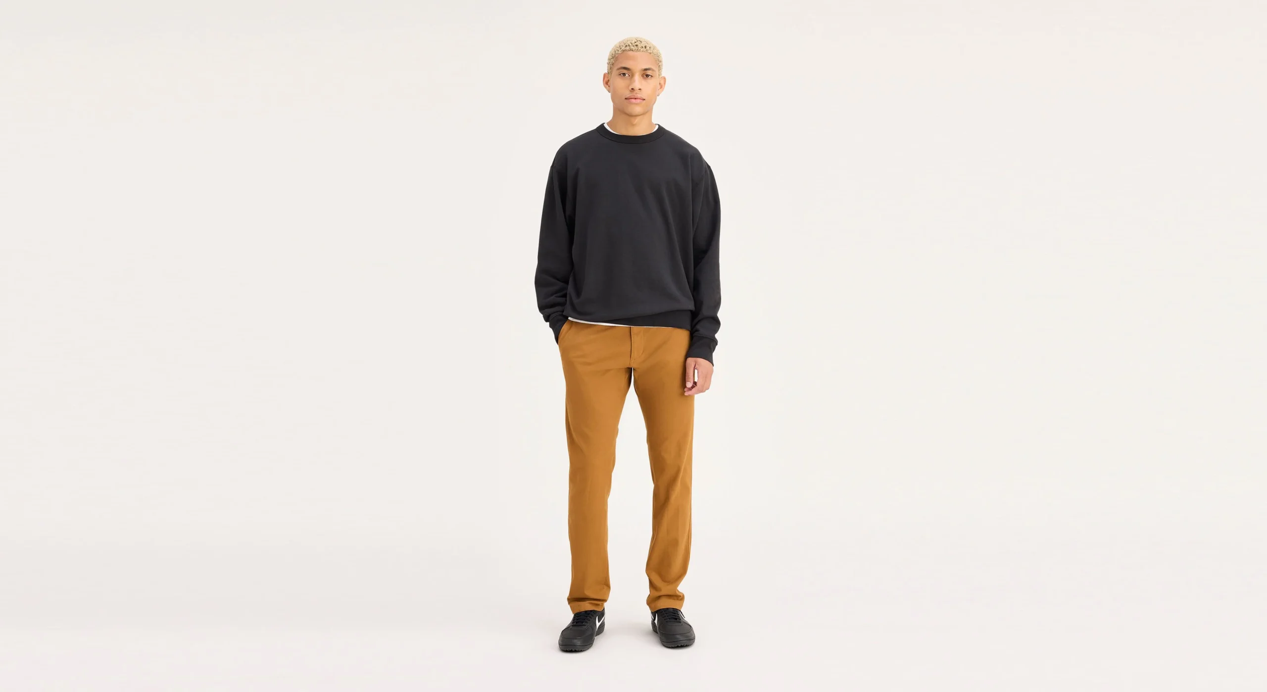 6362-ultimate-chinos-athletic-fit-1.webp Ultimate Chinos, Athletic Fit