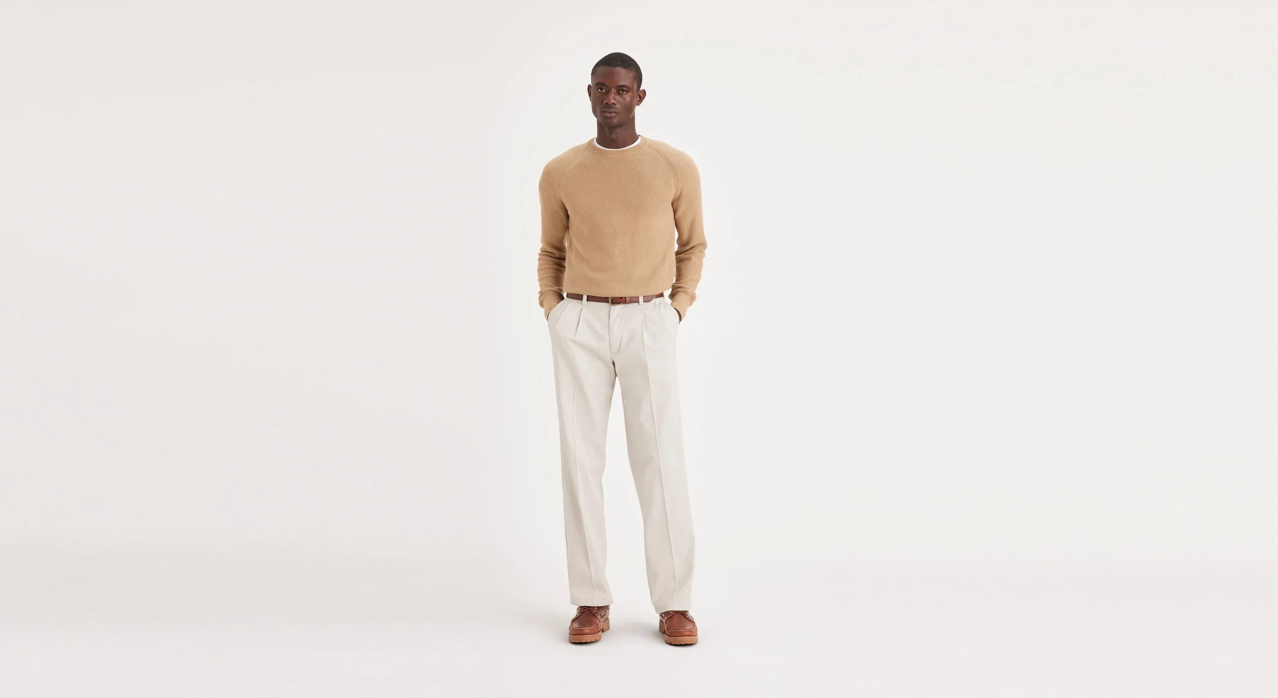 7238-easy-khakis-pleated-classic-fit-1.webp Easy Khakis, Pleated, Classic Fit