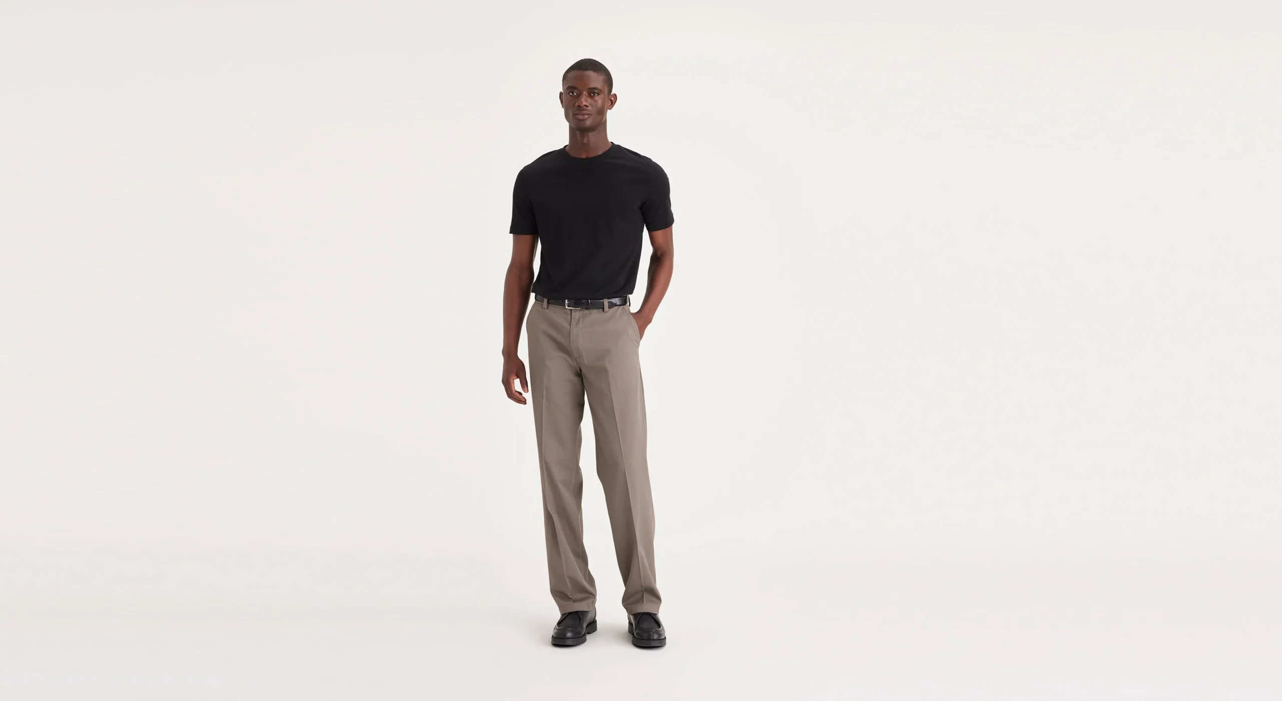 7407-easy-khakis-classic-fit-1.webp Easy Khakis, Classic Fit